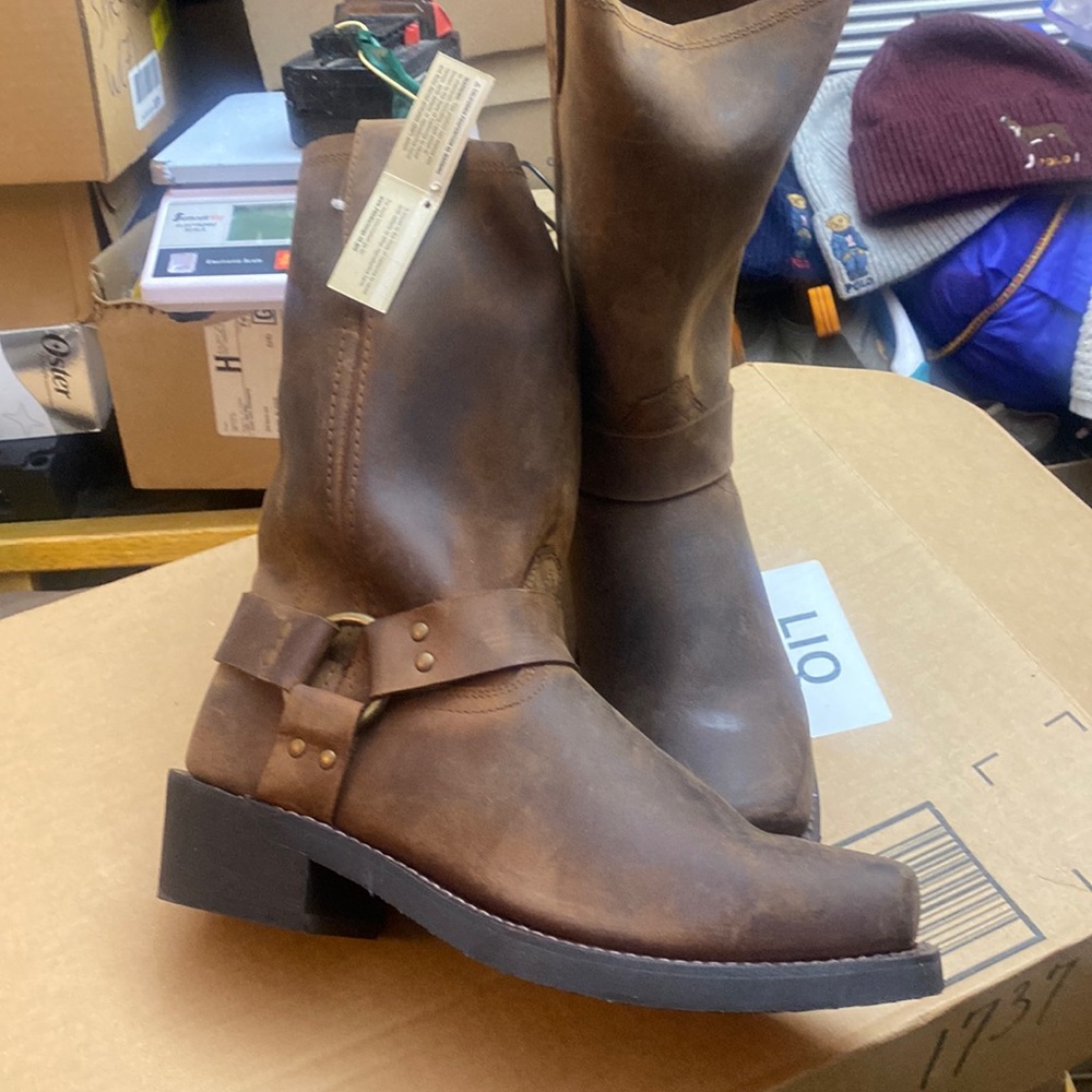 Men’s 10 dingo gaucho, nutty mule soft toe slip on boots.